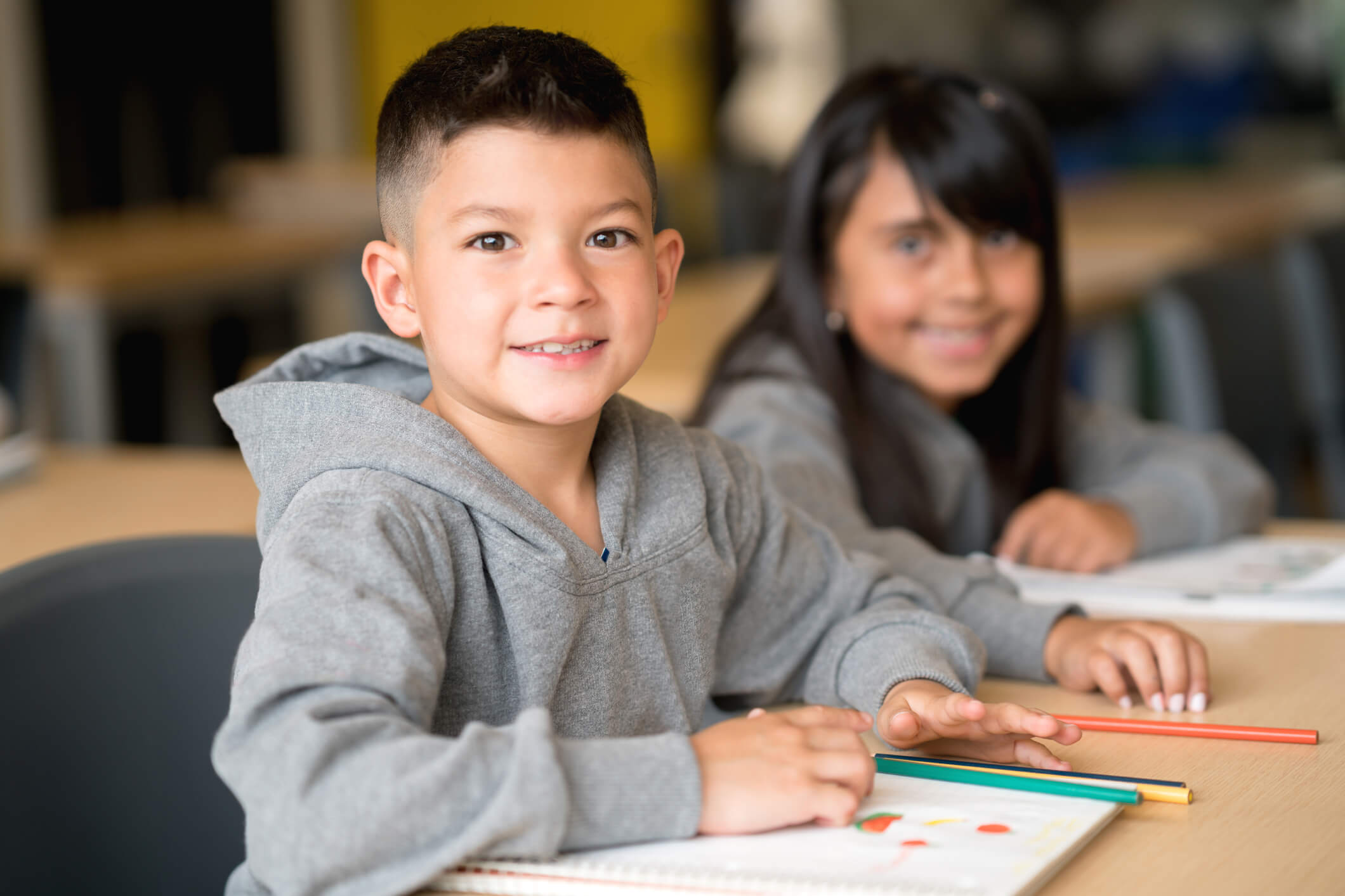 Two students stay focused in class with the help of bite-sized learning.