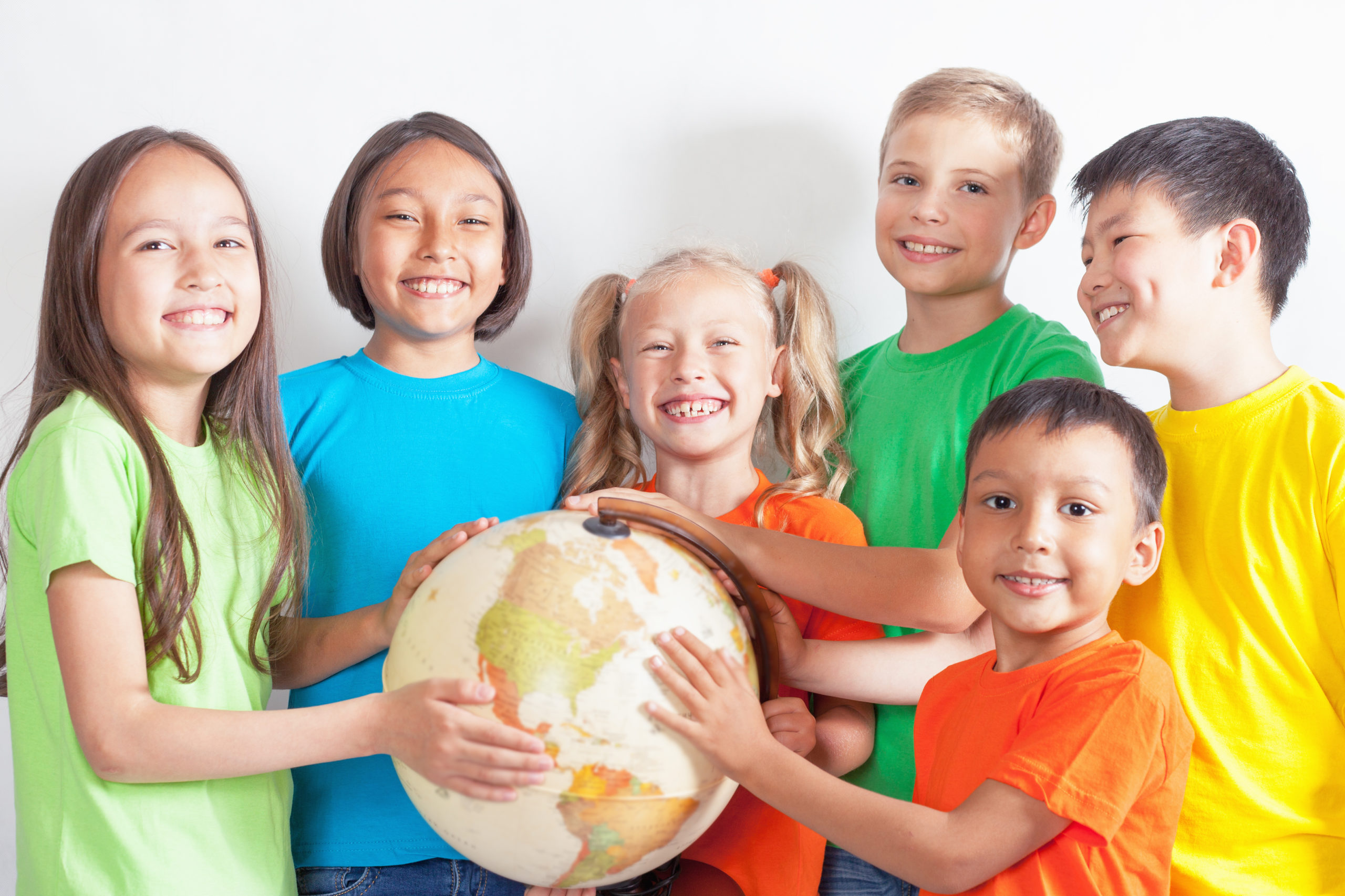 Grpup of students holding a globe.